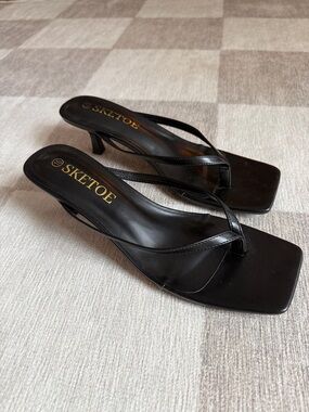 Amazon Black Square-Toe Thong Kitten Heel Sandals